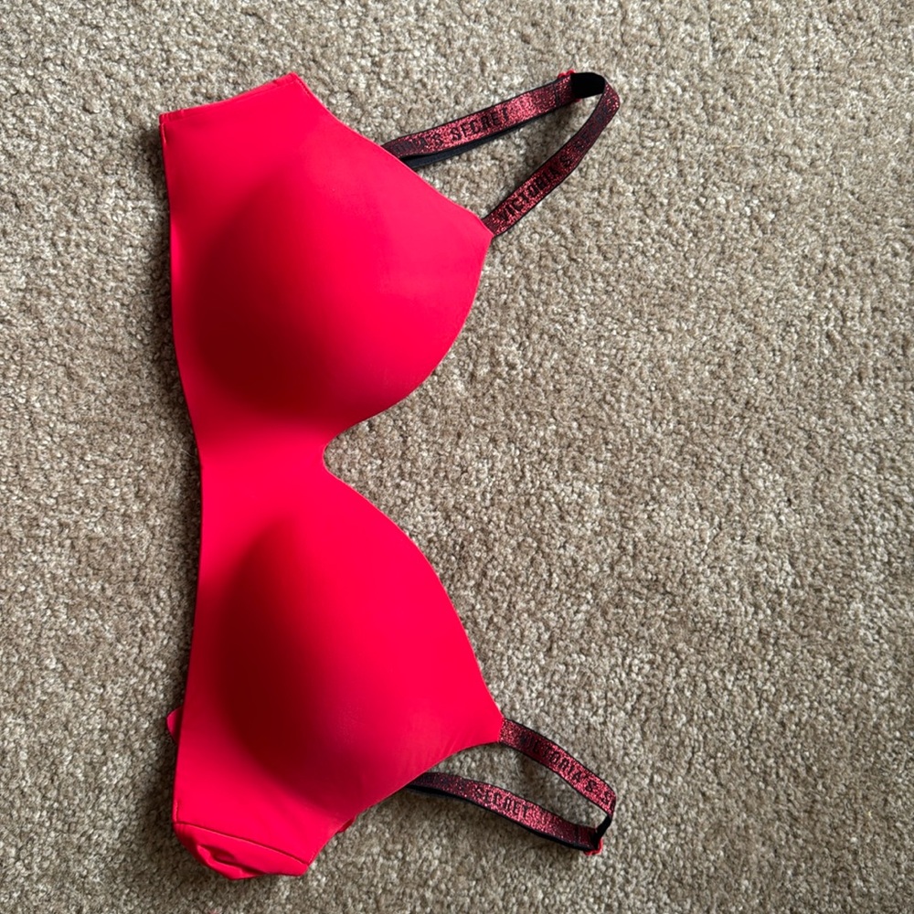 Victoria's Secret Red T-Shirt Bra Lightly Lined Wireless 34DDD